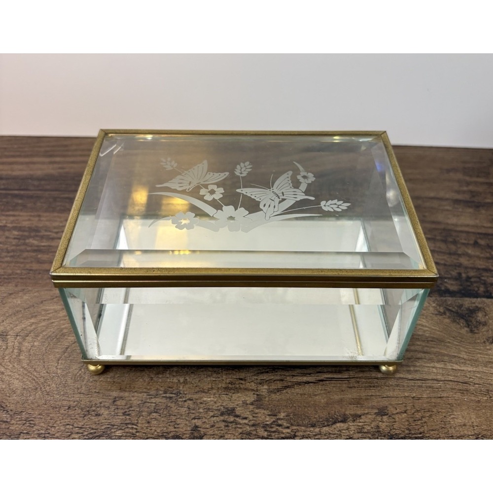 Vintage Etched Clear Glass Butterflies Hinged Trinket Box 6" X 4" X 3" READ
